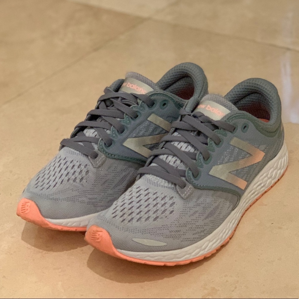 Women’s tennis shoes